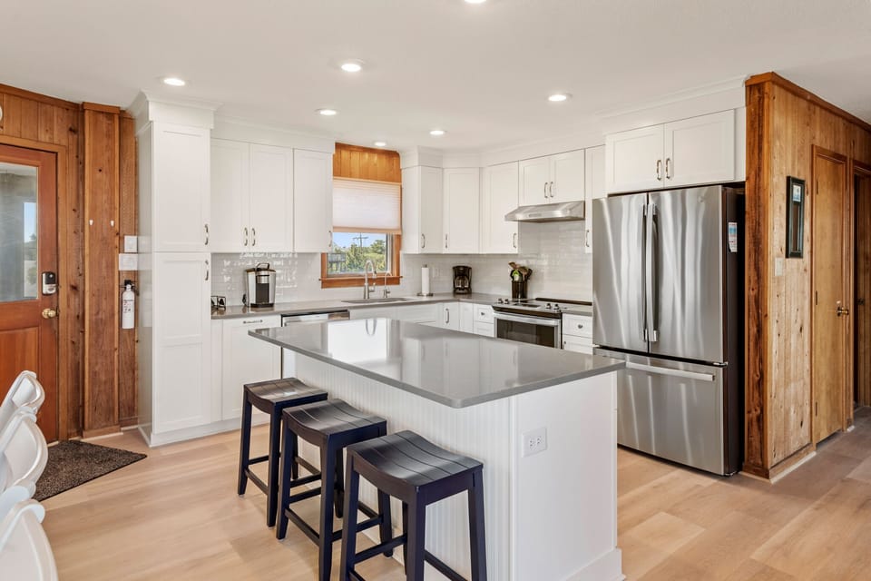 DU802: Pelican Post l Mid Level Kitchen