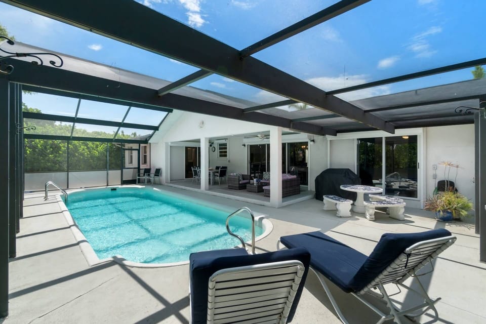 Great spot to people watch from the pool.