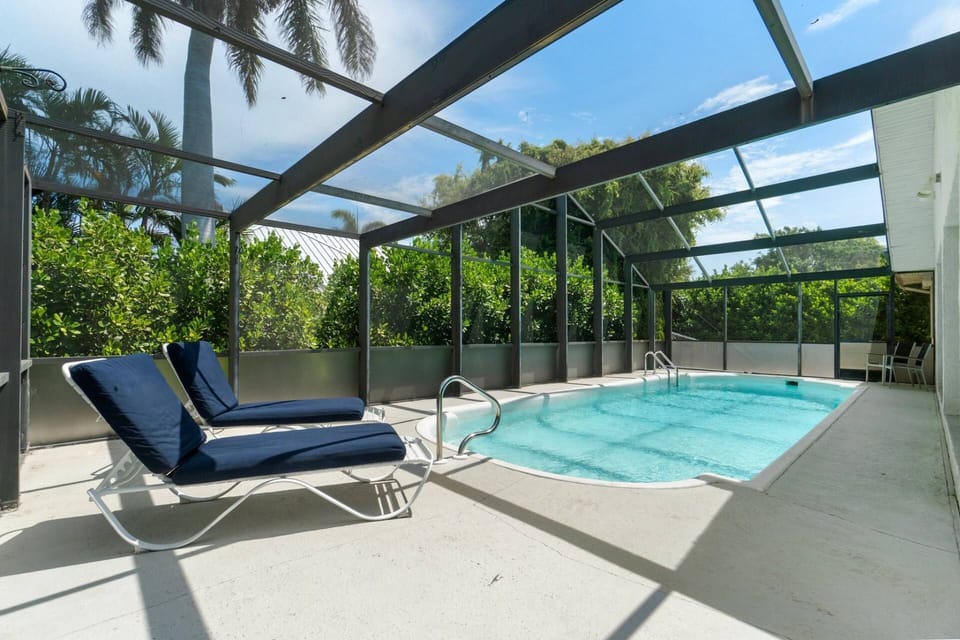 Relax or swim. Swim or relax. These are just two of the tough choices you'll be forced to make on this screened in lanai.