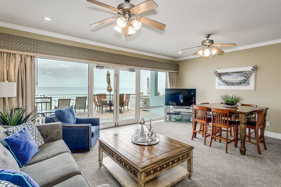 Living/Dining area with Gulf front views