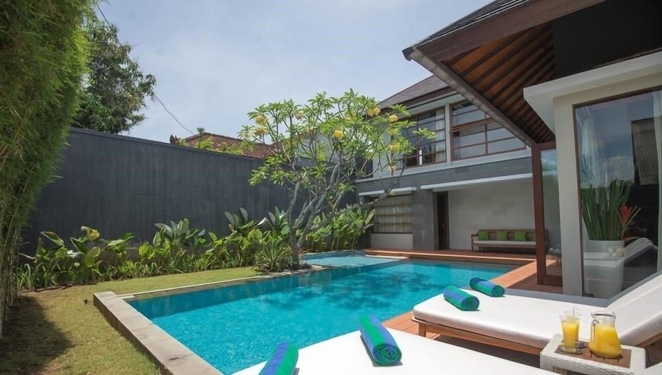 3 BR ENTRD Modern Villa Seminyak