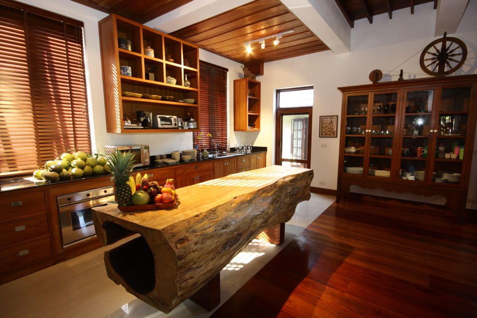4 Bedroom Villa in Chiangmai with Pool.