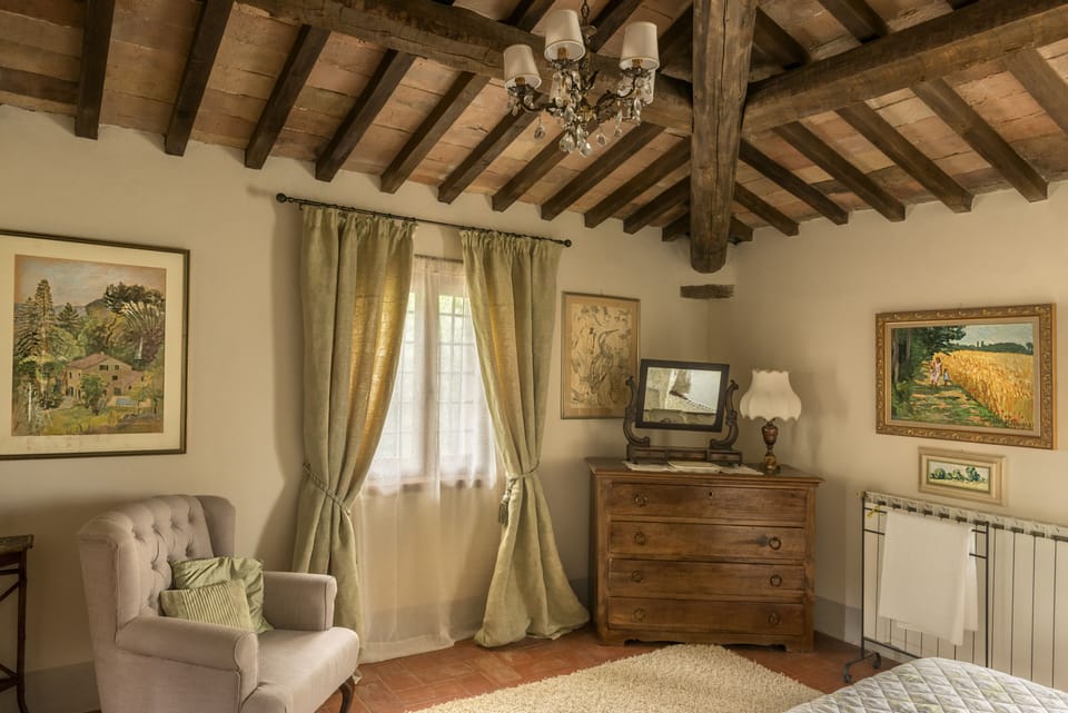 Large pretty double bedroom with wash basin.