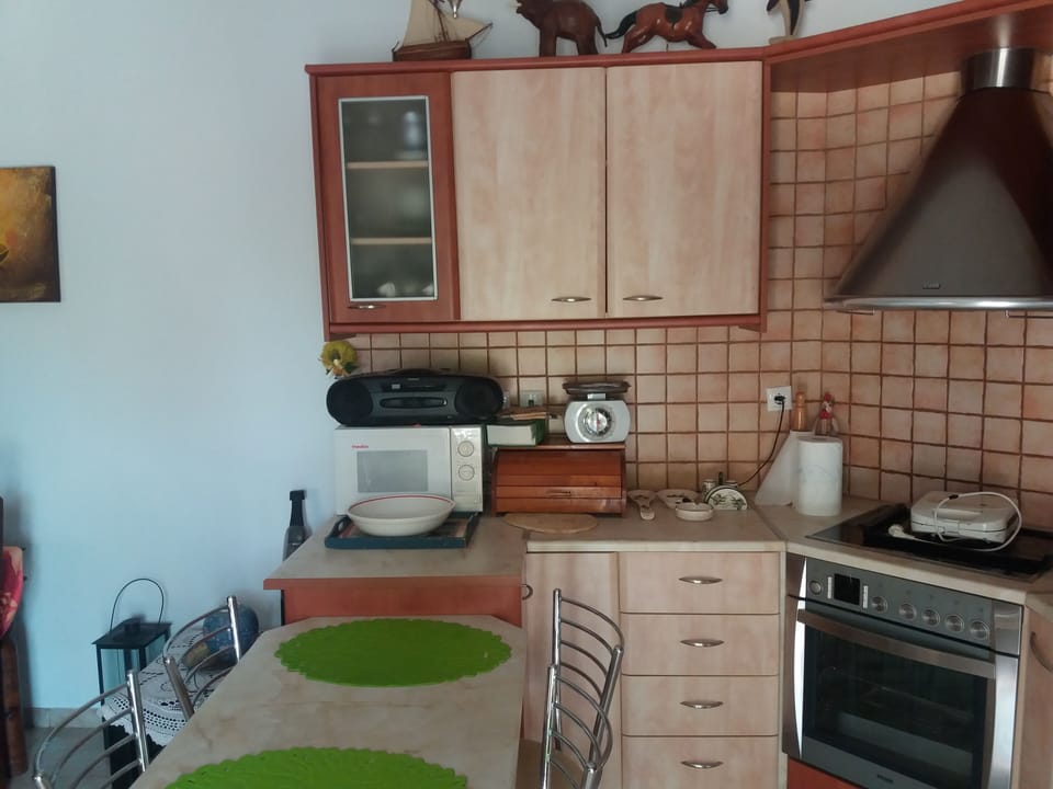 Fully equipped kitchen