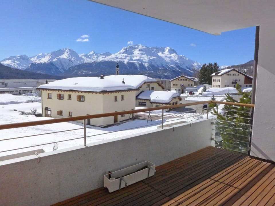 Property, Roof, House, Home, Building, Architecture, Real Estate, Mountain, Apartment, Sky