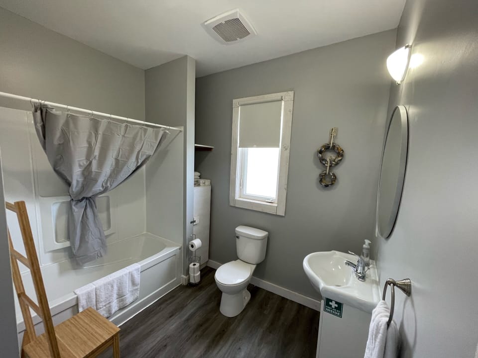 Full Bathroom
