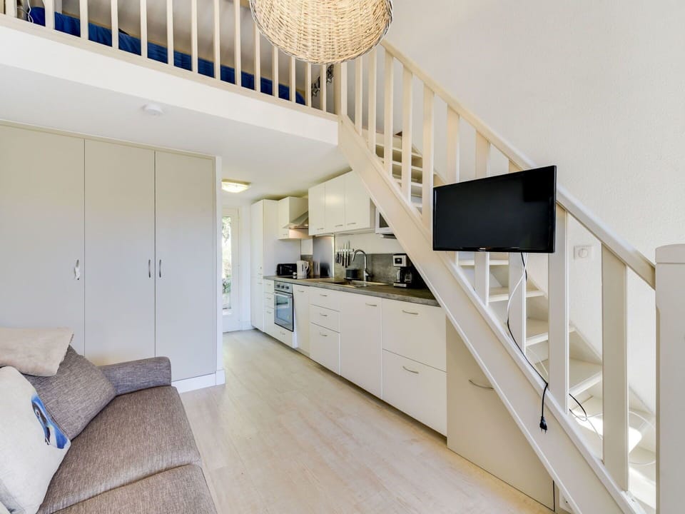 Stairs, Property, Room, Interior Design, Furniture, Building, Ceiling, Floor, House, Handrail