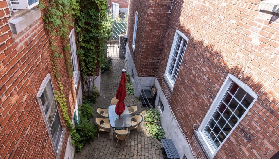 Private courtyard 