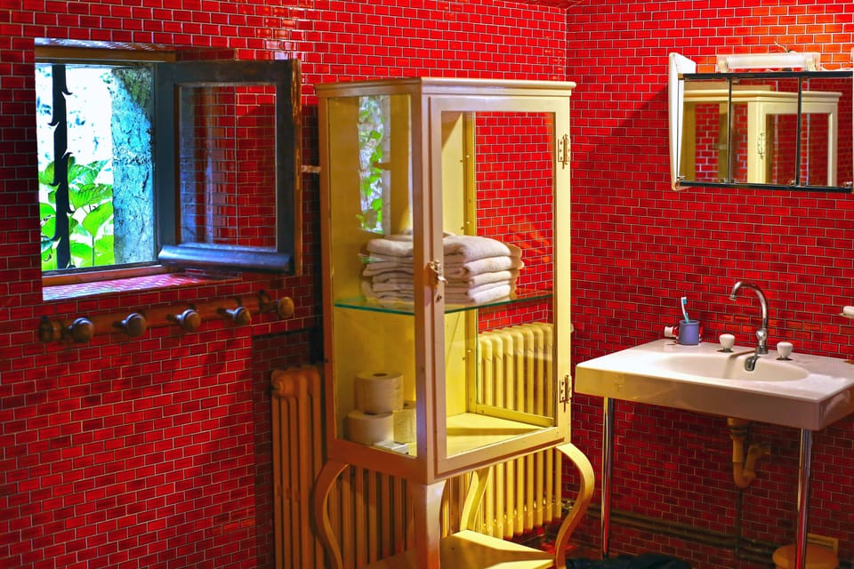 Crimson bathroom
