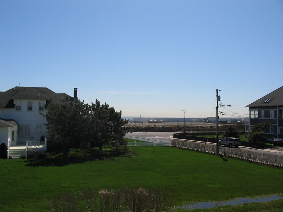 Oceanview - walk to public beach