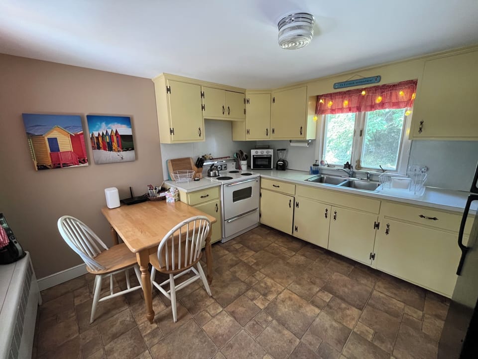 Kitchen with vintage oven, blender, air fryer/toaster, griddle, crock pot, more!