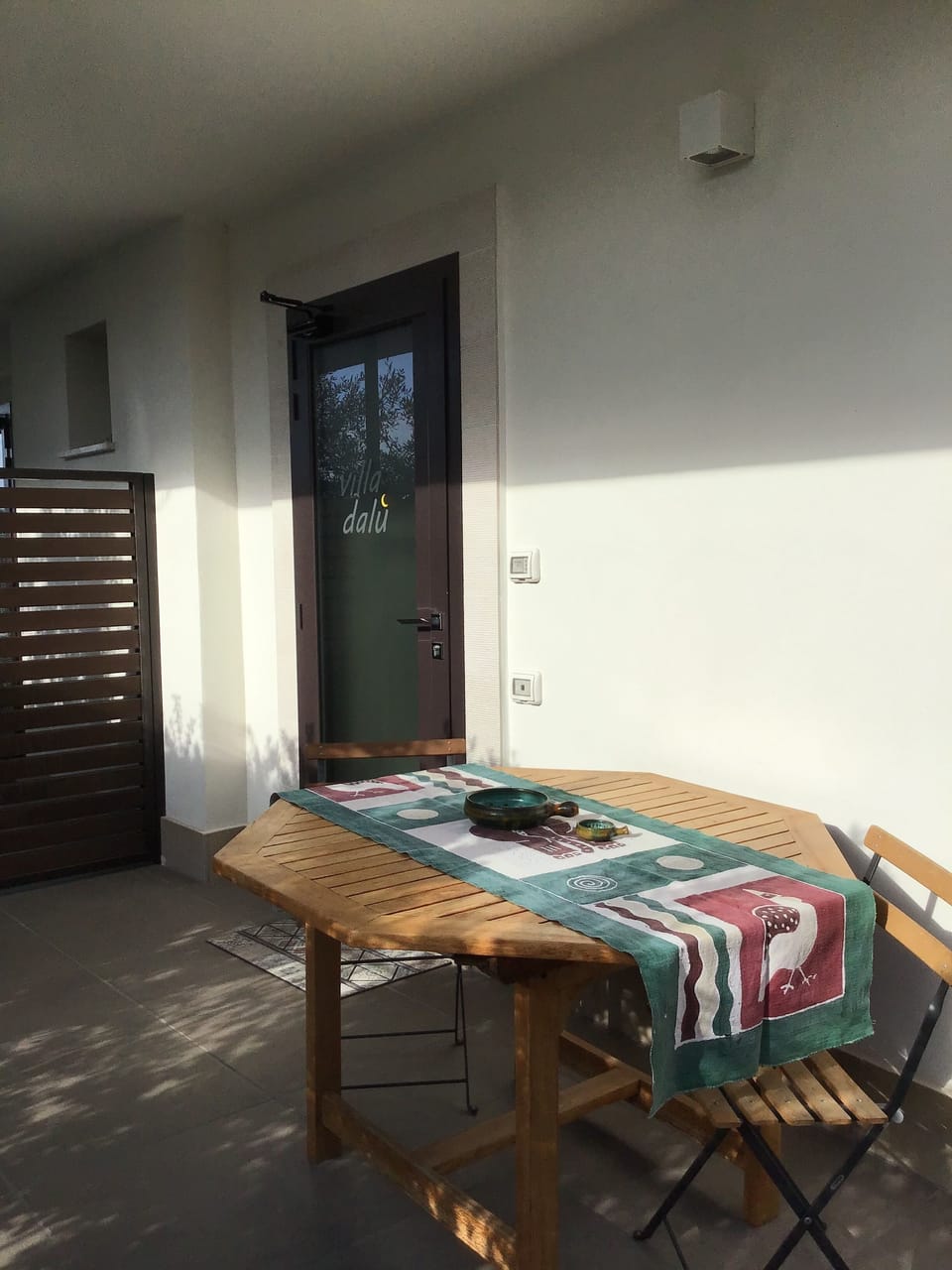 PATIO DINING