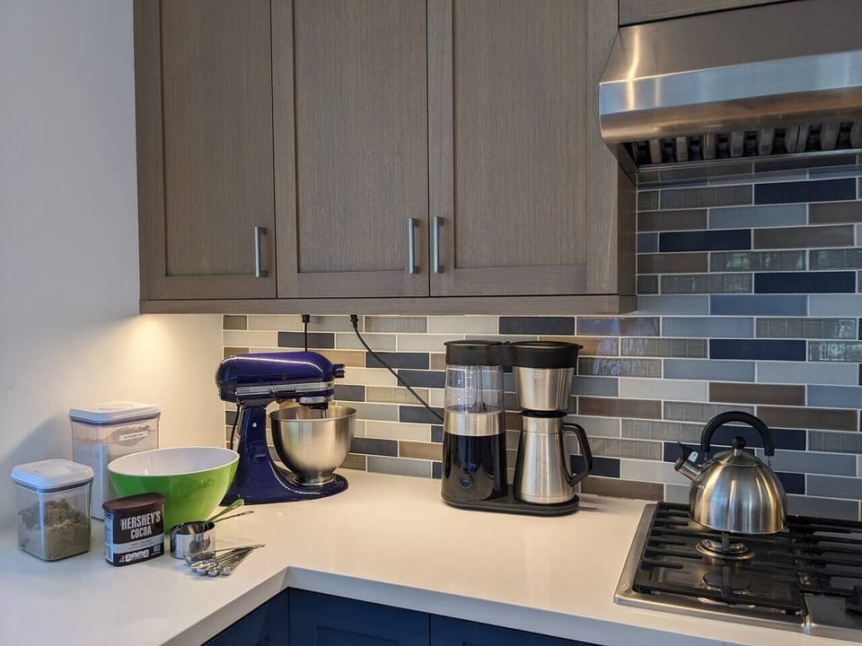 Our chef's kitchen has most kitchen appliances, gadgets, and pantry items that you could imagine to roast, bake, fry, saute, braise or simmer!  Inquire if you have questions about particular items.