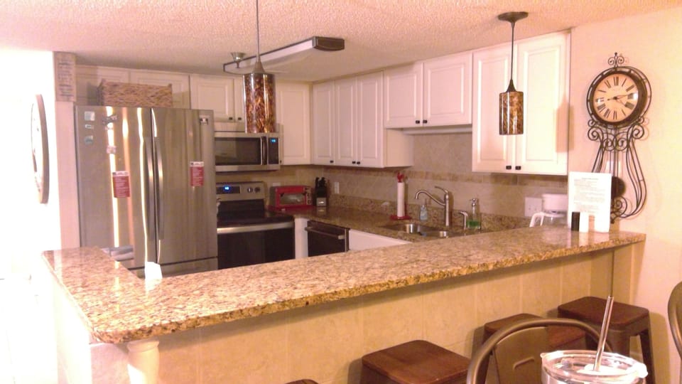 Kitchen view with peninsula and chairs
