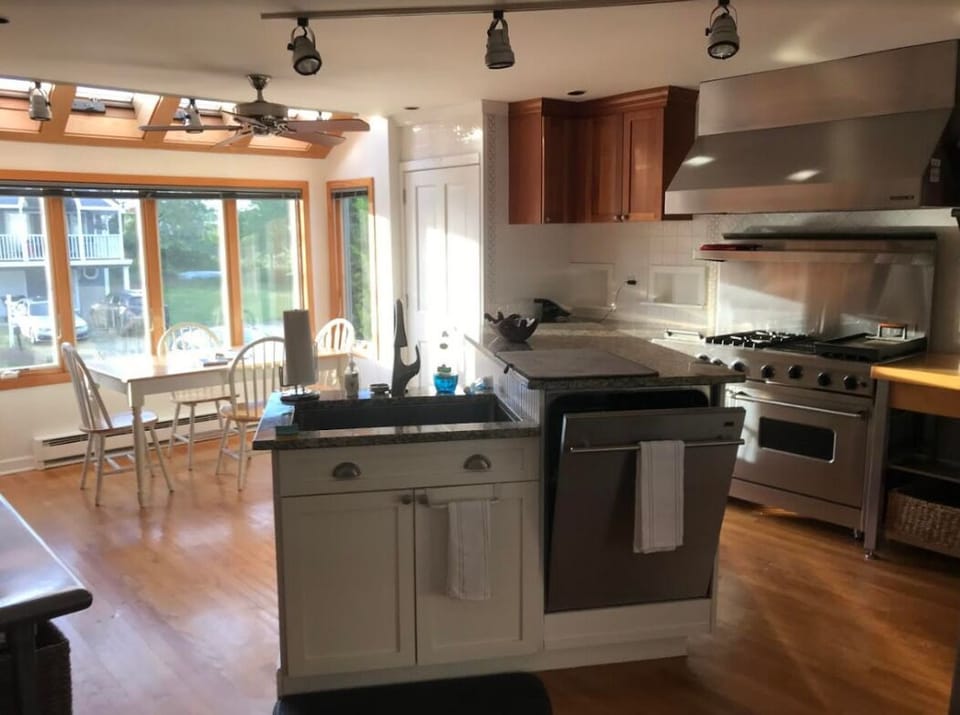 Kitchen with Bosch Dishwasher & Viking Stove