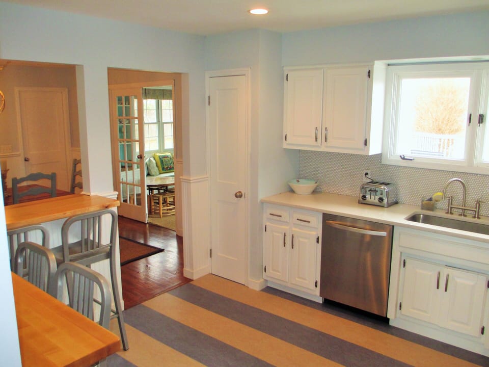 Kitchen has a breakfast bar