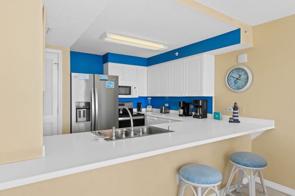 Kitchen - kitchen is fully stocked with all major appliances!