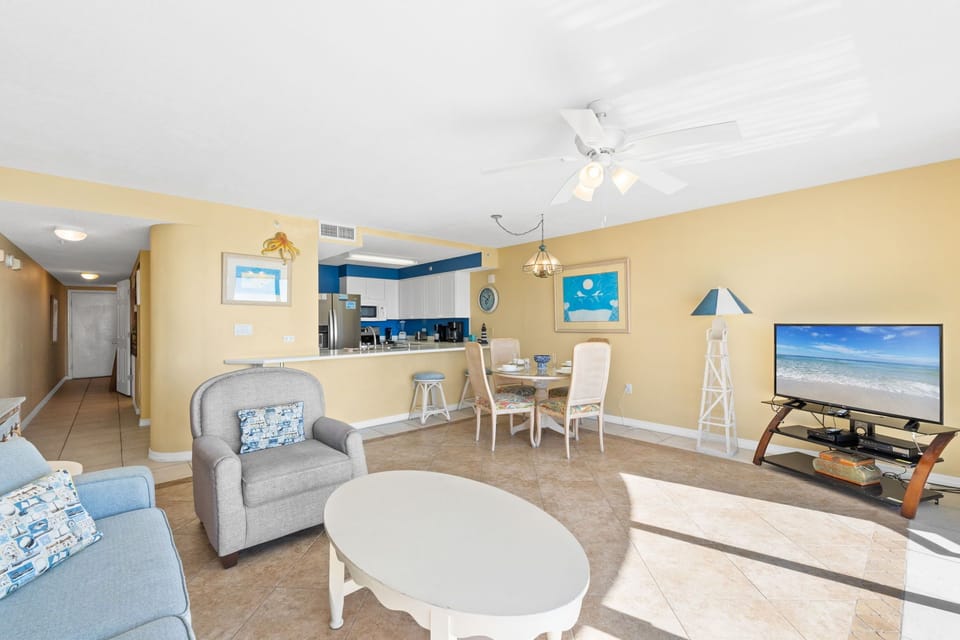 Living Room - Living space with plenty of seating.