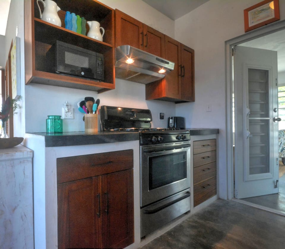 Gas cooking, the only way to cook! FULLY equipped kitchen