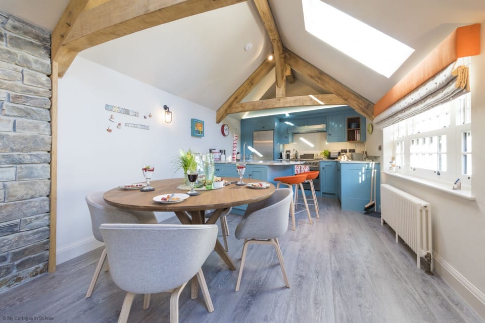 Wella Dining Area and Kitchen