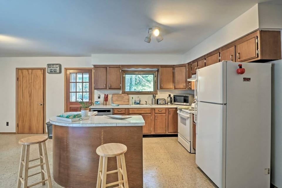 Kitchen Island and counter space