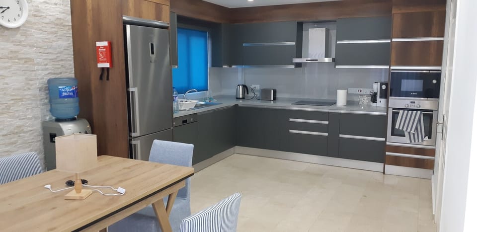Fully equipped modern kitchen, Fridge freezer, dishwasher, microwave, oven etc 