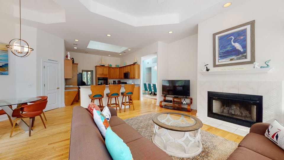 Living room/kitchen /dinette