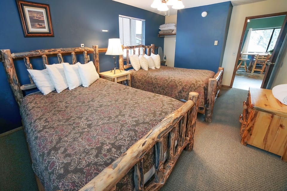 Bedroom 2 with Two Queen Beds