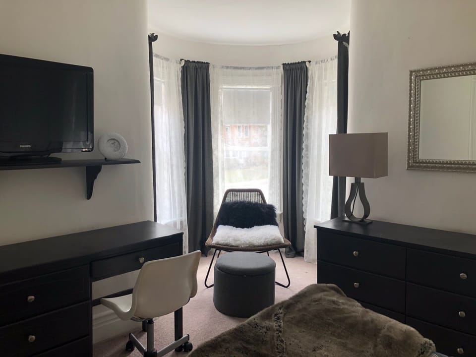 4-Twin turret room with reading nook, tv & dvd player
