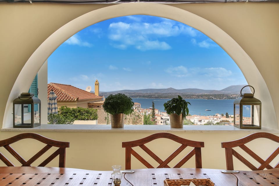 Covered dining terrace