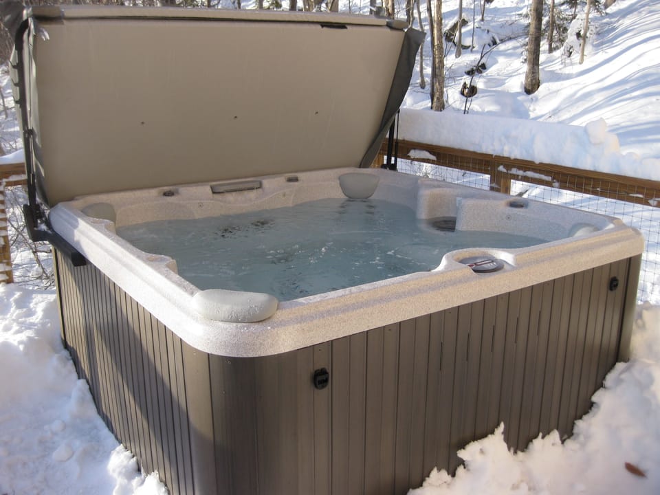 6 person hot tub