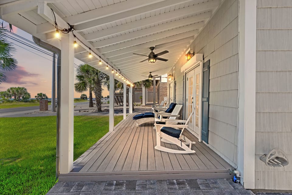 Exterior - You're gonna love this cute porch that affords gulf views right from your vacation rental!