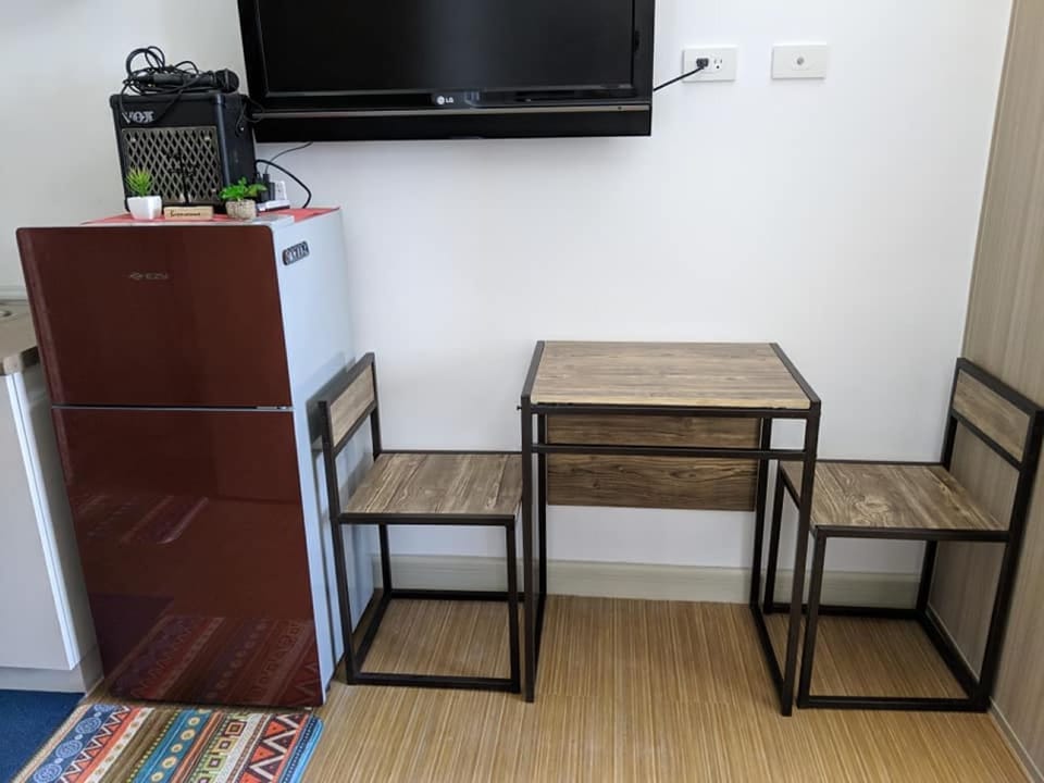 Extendable Dining Table