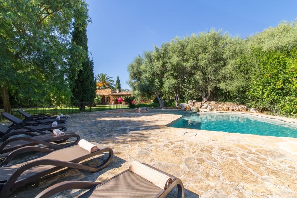 Finca with Pool area and sunbeds