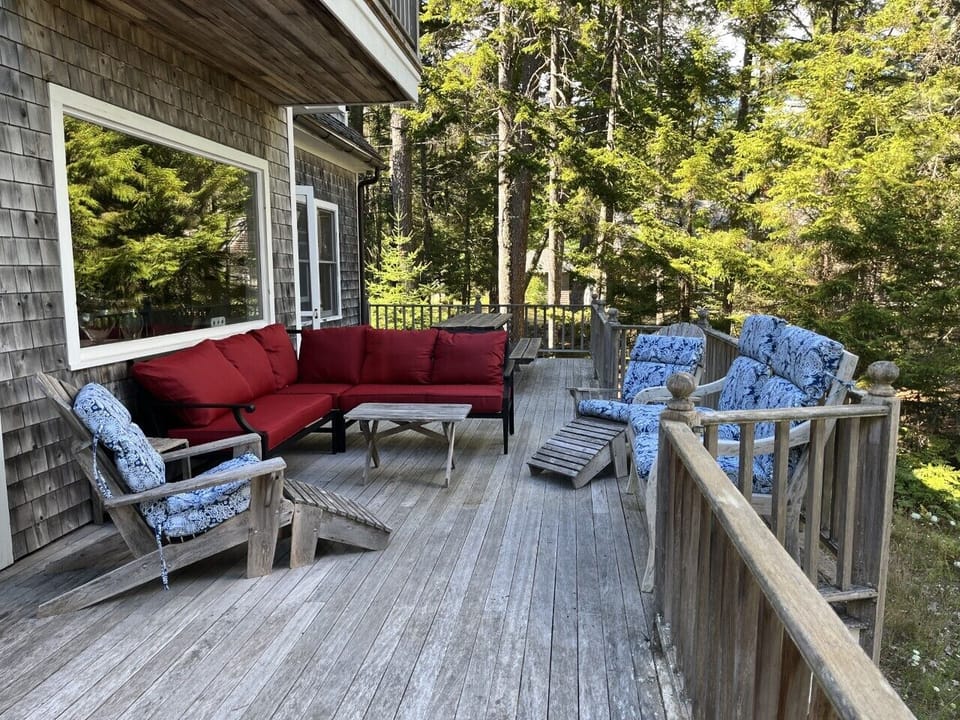 Front porch sitting area
