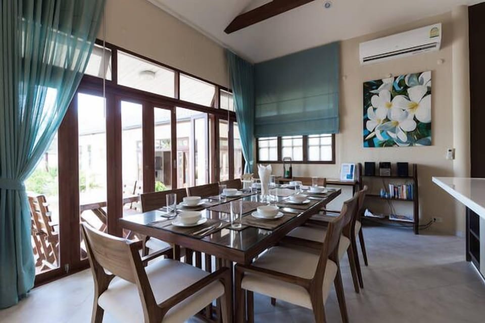 Pretty Beachfront 3BRM Villa with pool 