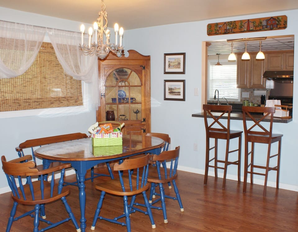 Dining Room and Breakfast Bar