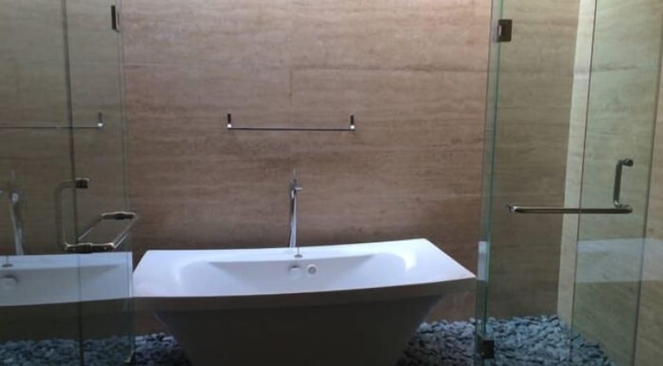 Luxurious Rooftop Private Room for 2 pax