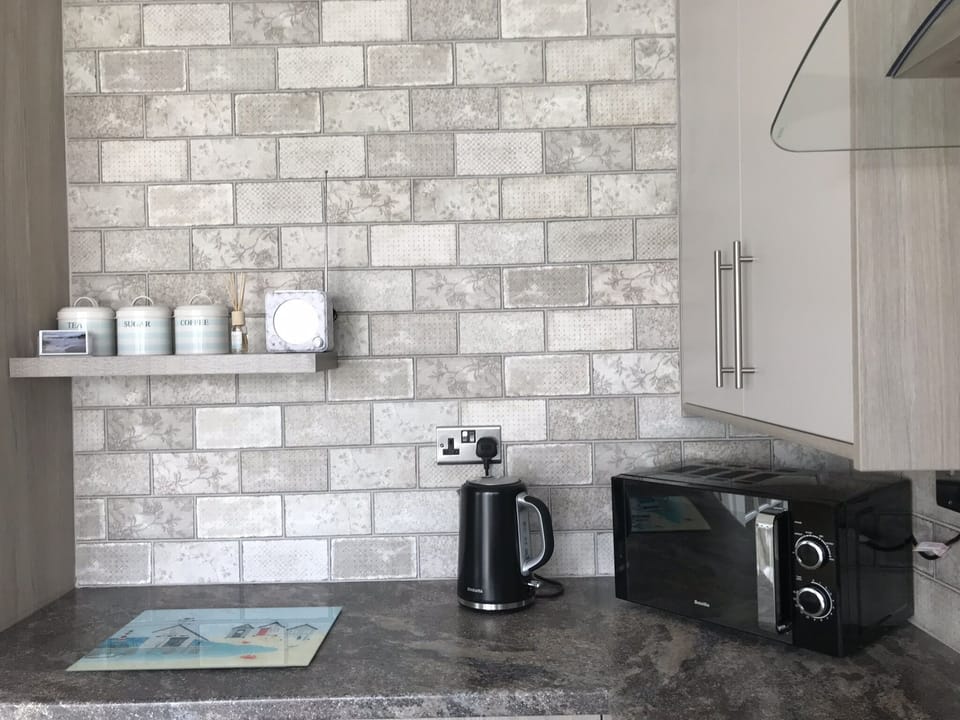 Fully fitted modern kitchen. 