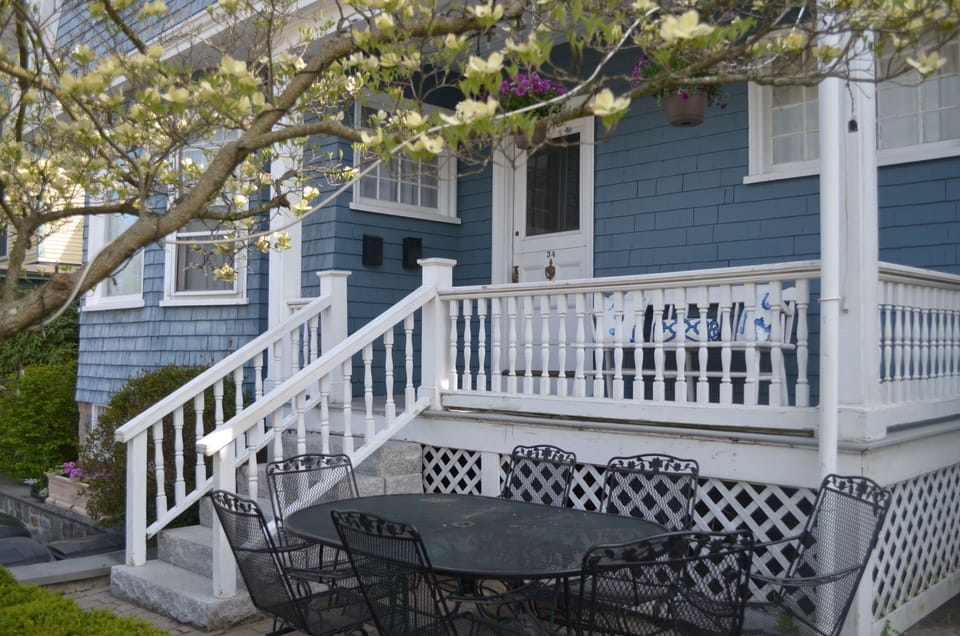 Beautiful Victorian walking distance to town and shops
