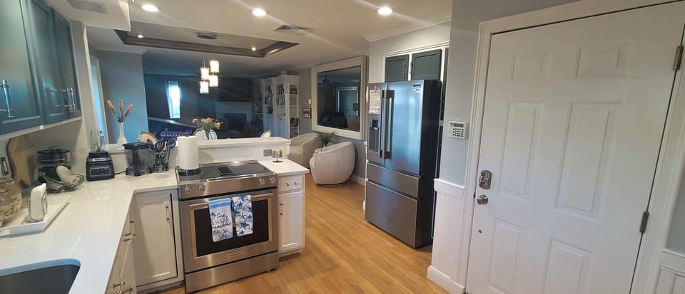 Kitchen Downstairs All modern State of the art Appliances