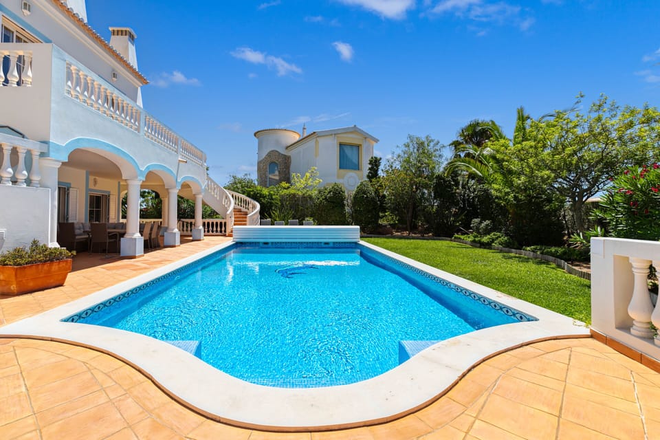 Fabulous pool with NEW electric pool cover