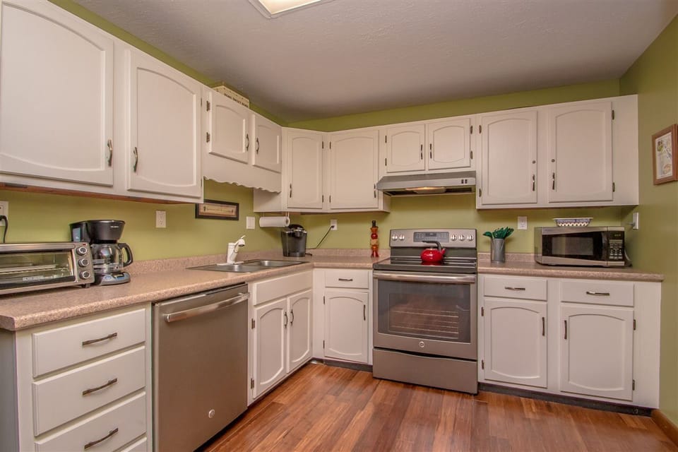 Fully Applianced Kitchen