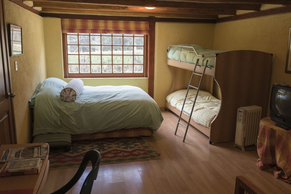 Second/kids' bedroom