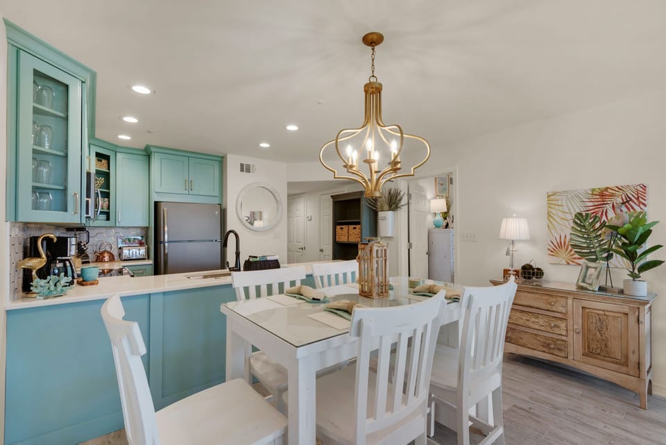High top dining table to enhance the gulf view. Seating for six. 