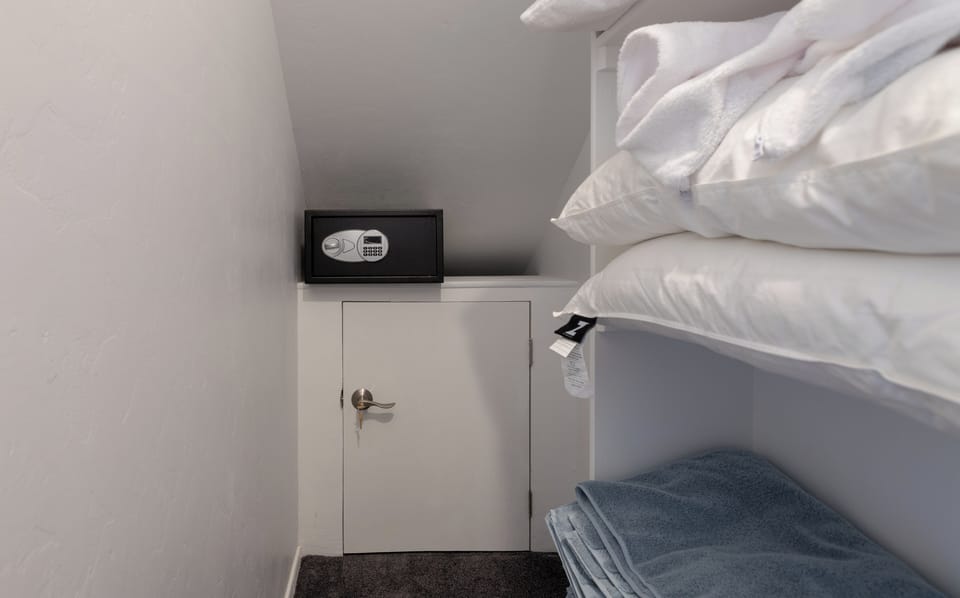 Bedroom 1 Safe