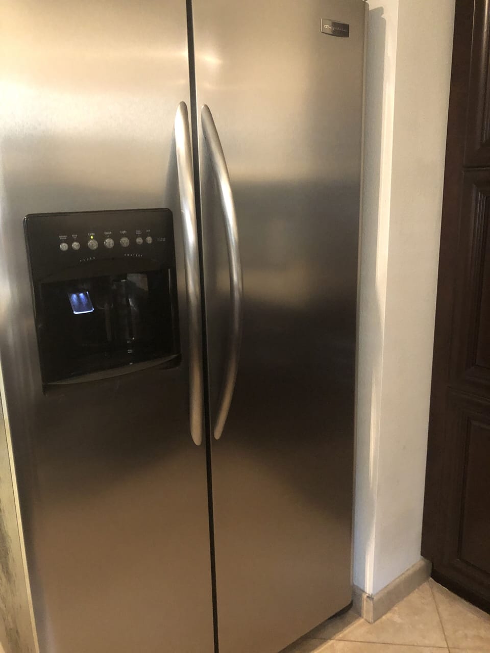Double side refrigerator.
