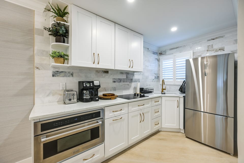 Kitchen | Drip & Keurig Coffee Maker | Blender | Cooking Basics