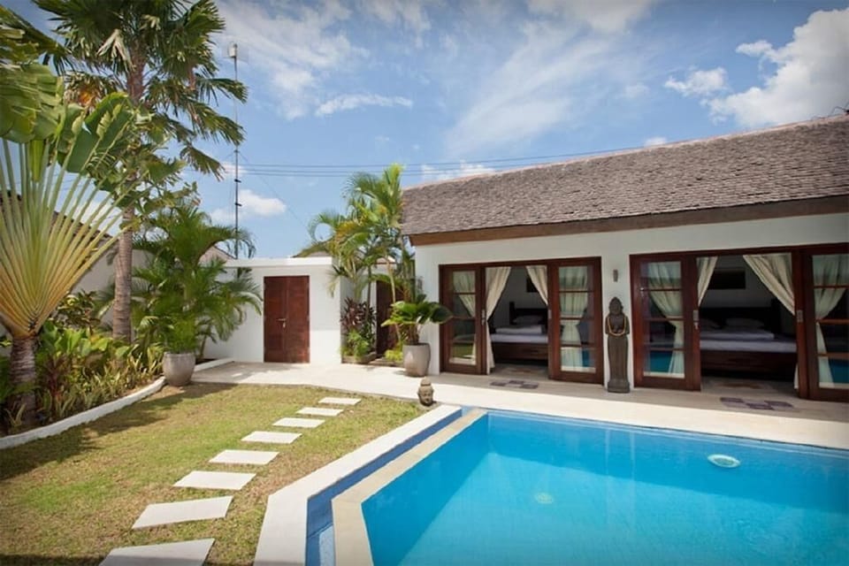 live in paradise, villa seminyak, bali villa, holiday villa, villa rental, private villa, airbnb, villa homeaway (1)