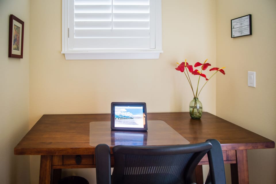 Desk / office - Office alcove between guest bedroom and guest bath.  Perfect for working quietly from home